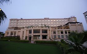 Hotel Ramada Neemrana Exterior photo