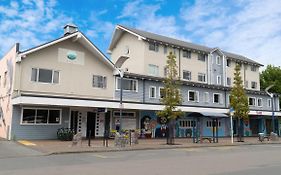 Hostel Based By The Lake Taupo Exterior photo