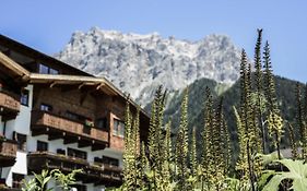 Hotel Tirolerhof - Familotel Zugspitze Ehrwald Exterior photo