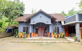 Mutiara Guesthouse Jogyakarta Exterior photo