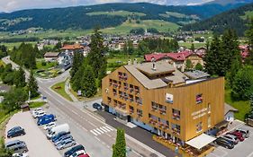 Hotel Dolomiten Dobbiaco Exterior photo