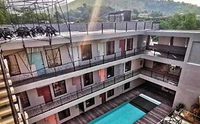 Zenvea Hotel Coron Exterior photo