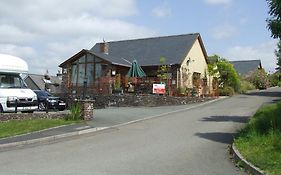 Castle Lodge - Brecon Beacons Accommodation Sennybridge Exterior photo