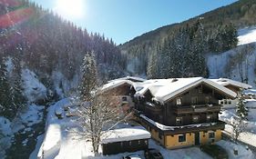 Pension Ledererguetl - Jokercard & Parkplatz Inkl Saalbach-Hinterglemm Exterior photo