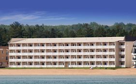 Mackinaw Beach&Bay Inn&Suites Mackinaw City Exterior photo