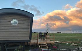 Hotel Schaferwagen Tiny House Auf Dem Friesenhof Pellworm Exterior photo