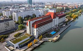 Hotel Hilton Vienna Waterfront Exterior photo