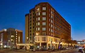 Hotel Doubletree By Hilton Memphis Downtown Exterior photo