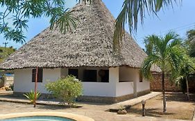 Willa Diani Holiday House I Ukunda Exterior photo