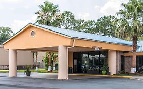 Quality Inn Hinesville - Fort Stewart Area, Kitchenette Rooms - Pool - Guest Laundry Exterior photo