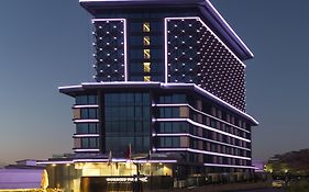 Hotel Golden Tulip Istanbul Bayrampasa Exterior photo