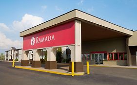 Hotel Ramada By Wyndham Bismarck Exterior photo