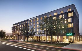 Hotel Doubletree By Hilton Greeley At Lincoln Park Exterior photo