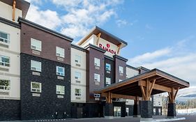 Hotel Ramada By Wyndham Revelstoke Exterior photo