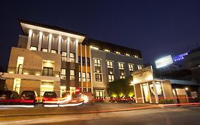 Jentra Dagen Hotel Malioboro Jogyakarta Exterior photo