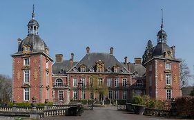 Domaine Du Chateau De La Neuville Tihange Exterior photo