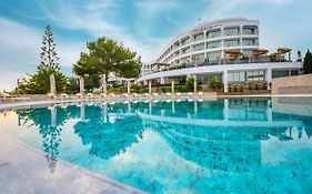 Chamada Prestige Hotel And Casino Kirenia Exterior photo