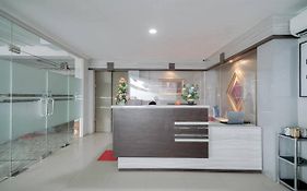 Urbanview Hotel Bari Syariah Palembang By Reddoorz Exterior photo