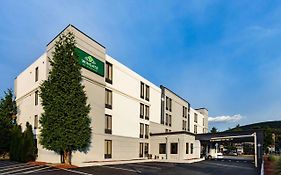 Hotel Wingate By Wyndham Fishkill Exterior photo