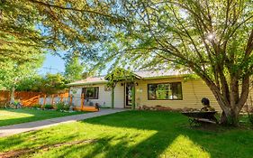 The Wanderlust Hostel Gunnison Exterior photo