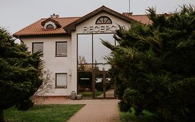 Hotel Garden Oleśnica Exterior photo