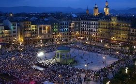 Hotel Iraipe Pamplona Hostal Auto Check-In Exterior photo