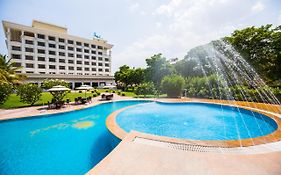 Hotel Sun-N-Sand Shirdi Exterior photo