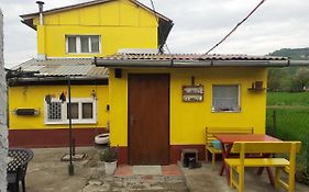 Willa Yellow Fairy Tale Visoko Exterior photo