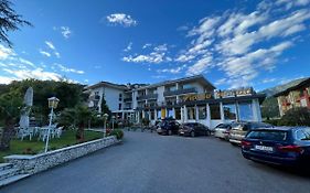 Hotel Piccolo Mondo Torbole Sul Garda Exterior photo