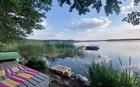 PlanB - przyczepa kempingowa we wsi Pluski nad samym brzegiem jeziora Pluszne Exterior photo