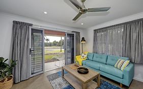 Bed and Breakfast 12Th Tee Bnb Bargara Room photo