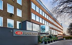Hotel Crowne Plaza London Ealing Exterior photo