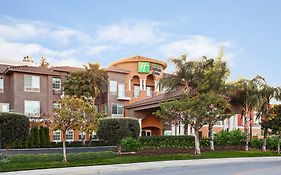 Holiday Inn Express & Suites Corona, An Ihg Hotel Exterior photo