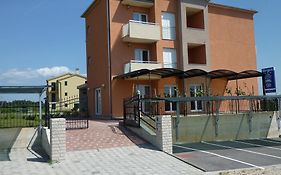 Hotel Bed & Breakfast Grgic Novigrad  Exterior photo