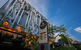 Hotel Fortunagrande Malioboro Jogyakarta Exterior photo