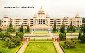 Oyo Hotel Townhall Bengaluru Exterior photo