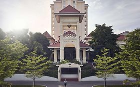 Hotel Sofitel Phnom Penh Phokeethra Exterior photo