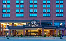 Hotel Doubletree By Hilton Lansing Exterior photo