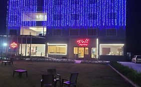 Bellazio Suites Hotel & Resort Bareli Exterior photo