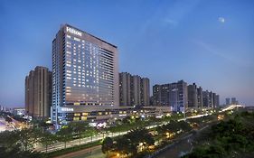 Hotel Hilton Foshan - Canton Fair Free Shuttle Bus Exterior photo