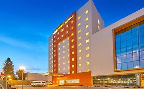 Hotel City Express Junior By Marriott Leon Centro De Convenciones Exterior photo