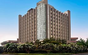 Hotel Doubletree By Hilton Gurugram Baani Square Gurgaon Exterior photo