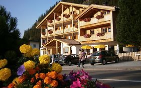 Monti Pallidi B&B Apartments Corvara Exterior photo