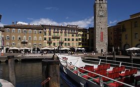 Hotel Centrale Riva Exterior photo