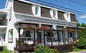 Bed and Breakfast Gite Aux Traditions Saint-Jean-des Piles Exterior photo