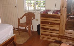 Finjam Cottage Port Antonio Room photo