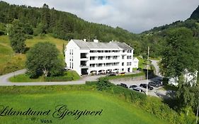 Hotel Lilandtunet Gjestgiveri Liland  Exterior photo