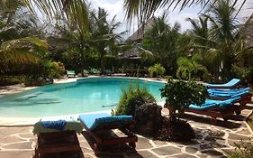 Willa Spacious Accessible House In Watamu Shared Pool Exterior photo