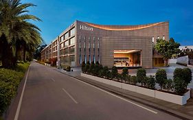 Hotel Hilton Bangalore Embassy Golflinks Exterior photo