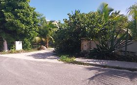 Private Guest House 2 Bedrooms & 2 Baths Near Grace Bay Beach & Long Bay Beach. Exterior photo